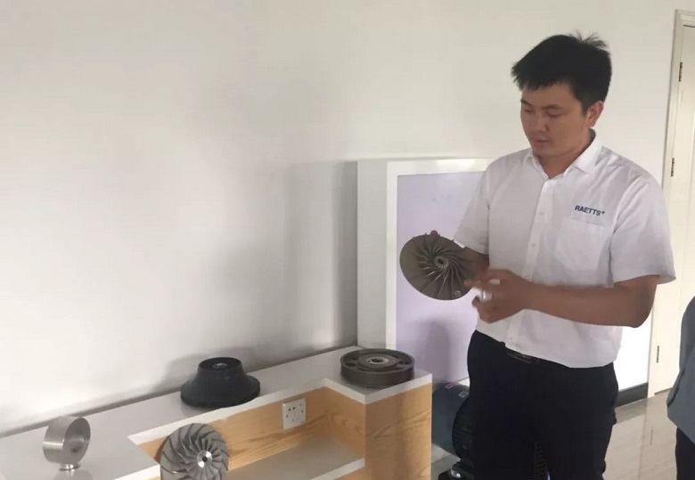 銳天總經(jīng)理吳炎光先生現(xiàn)場(chǎng)介紹公司產(chǎn)品 銳天總經(jīng)理吳炎光先生現(xiàn)場(chǎng)介紹公司產(chǎn)品